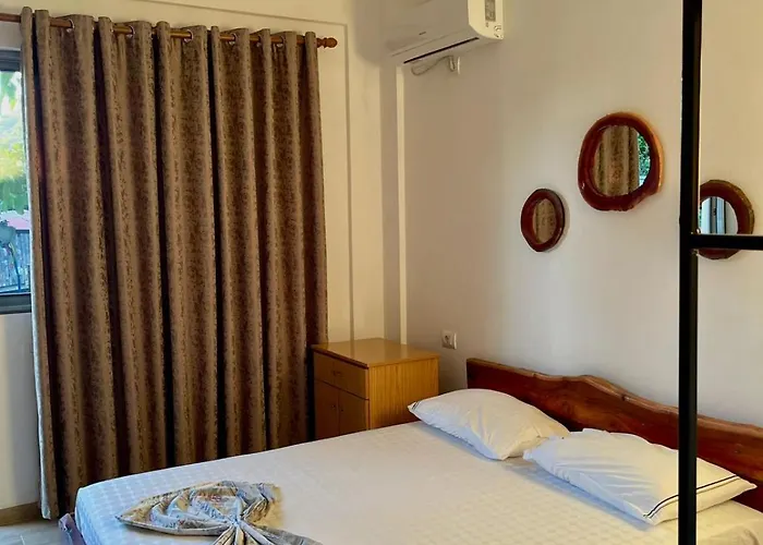 Tropikal Freskia Bunec Otel Piqeras