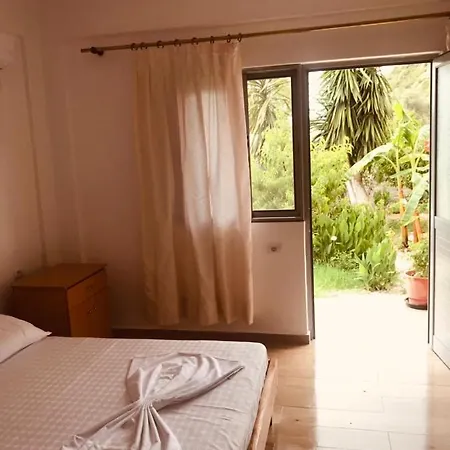 Tropikal Freskia Bunec Piqeras