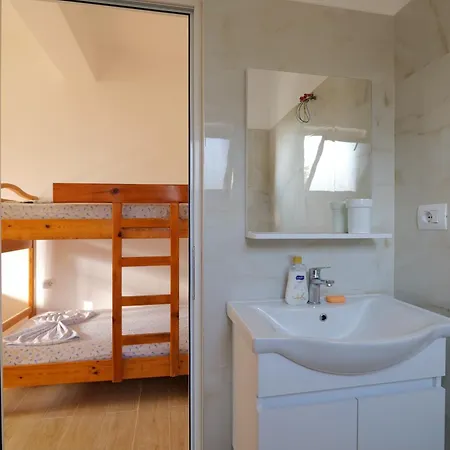 Tropikal Freskia Bunec ホテル